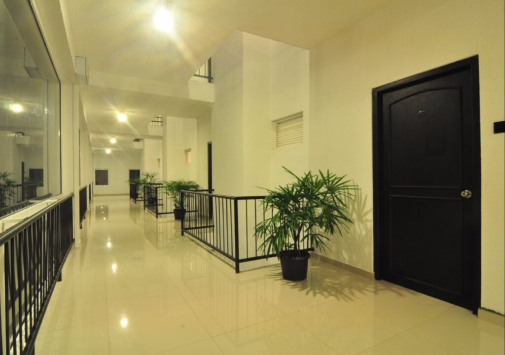 Элла: Hotel Heavens Edge