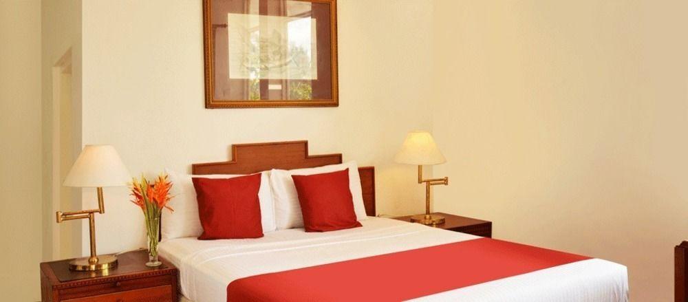 Мирисса: Mirissa Bay Resorts