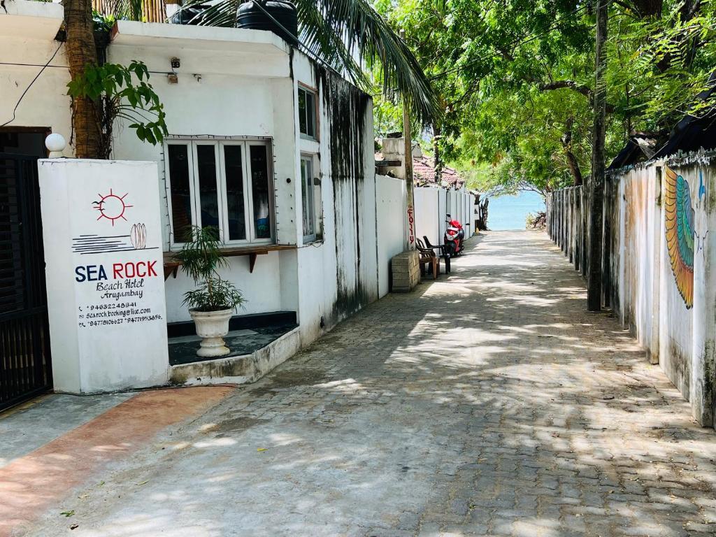 Sea Rock Beach Hotel — фото 1