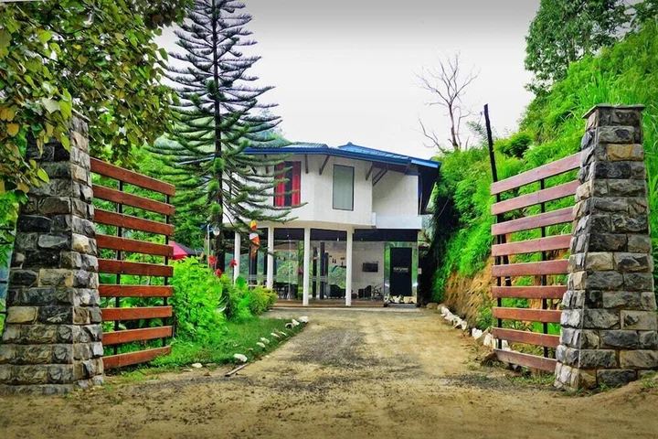 Элла: Ella's Edge Resort
