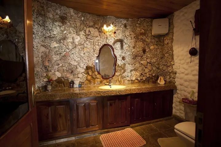 Унаватуна: Penthouse on the Rocks