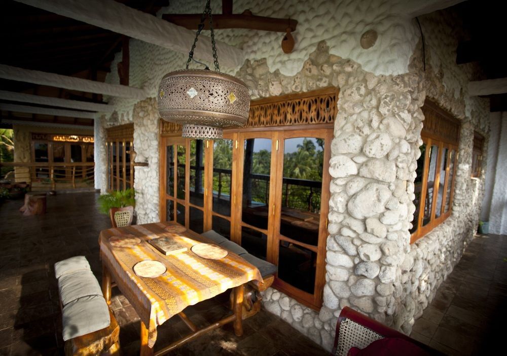Унаватуна: Penthouse on the Rocks
