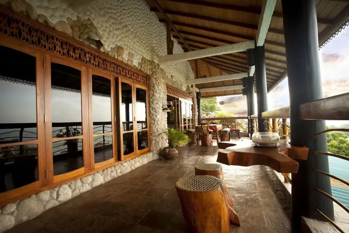 Унаватуна: Penthouse on the Rocks