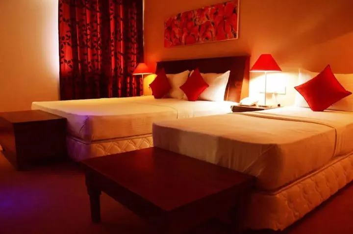 Шри-Джаяварденепура-Котте: Opulent River Face Hotel