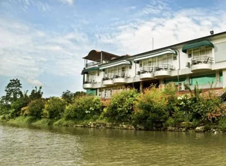 Шри-Джаяварденепура-Котте: Opulent River Face Hotel