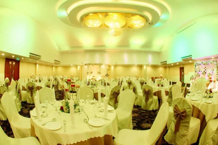 Шри-Джаяварденепура-Котте: Opulent River Face Hotel