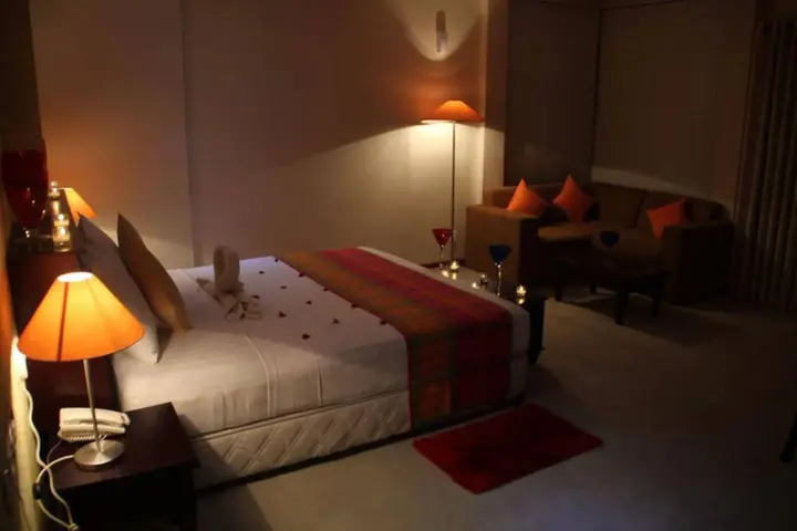 Шри-Джаяварденепура-Котте: Opulent River Face Hotel