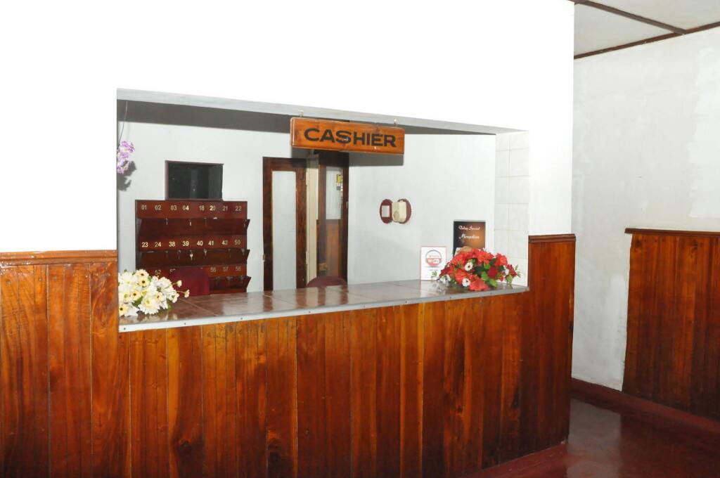 Эмбилипития: Centauria City Hotel