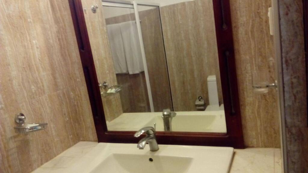Эмбилипития: Centauria City Hotel