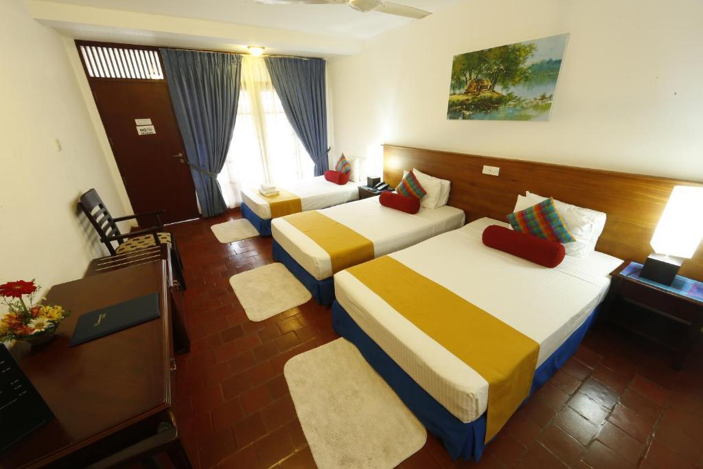 Catamaran Beach Hotel — фото 5