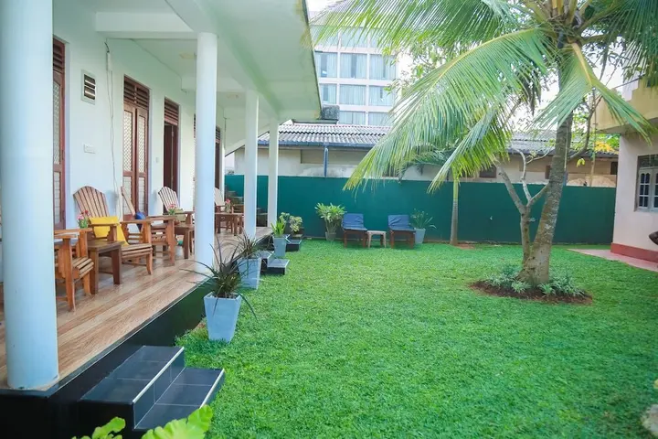 Хиккадува: Hasaranga Holiday House