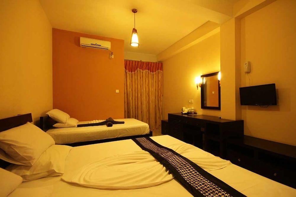 Негомбо: Sanoreech Hotel