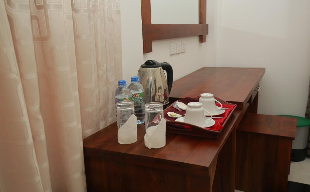 Киринда: Yala Hotel River Front