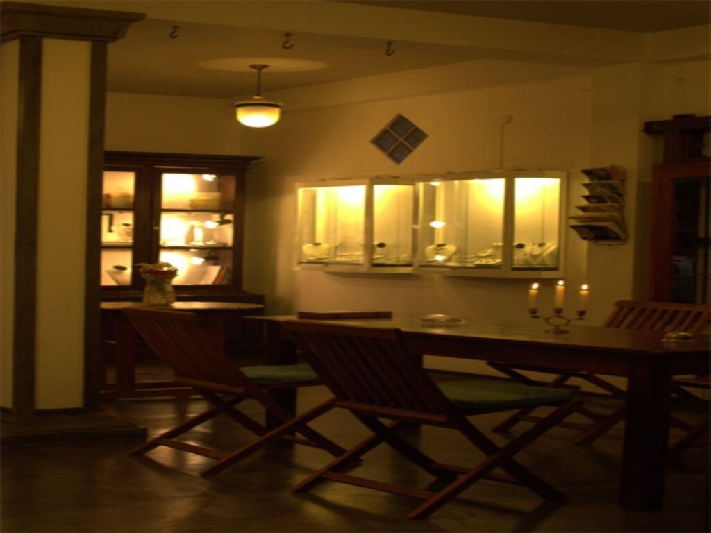 Унаватуна: Pipels House