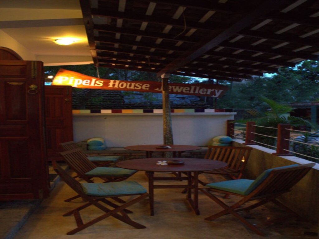Унаватуна: Pipels House