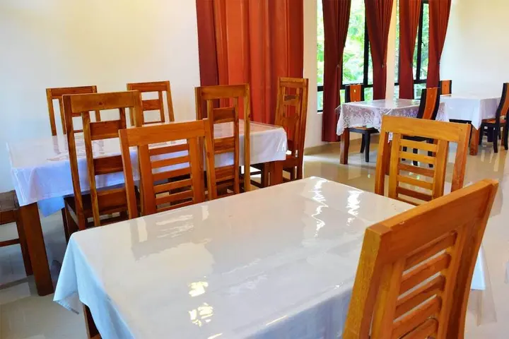 Полоннарува: Saffron Guest Inn