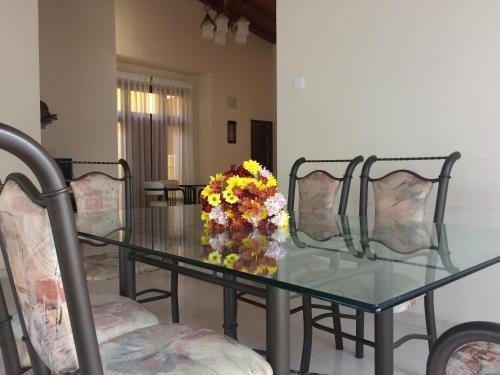 Канди: Riverside Retreat, Kandy