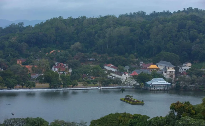 Канди: Sandriana Lake View