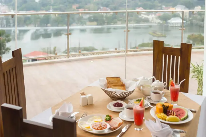 Канди: Sandriana Lake View