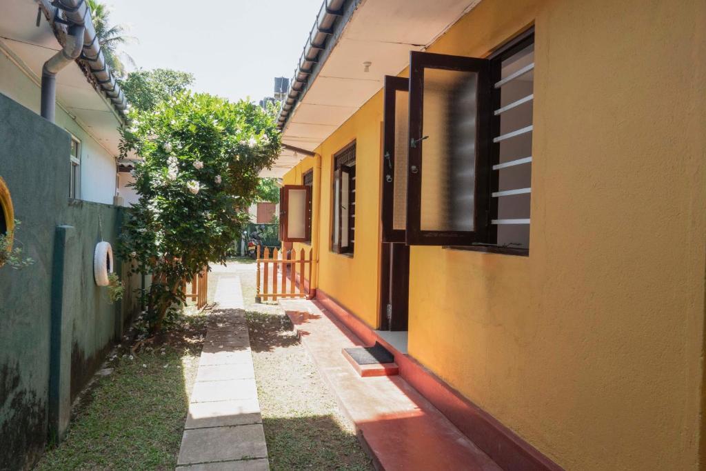 Хиккадува: The CatiPe Lodge