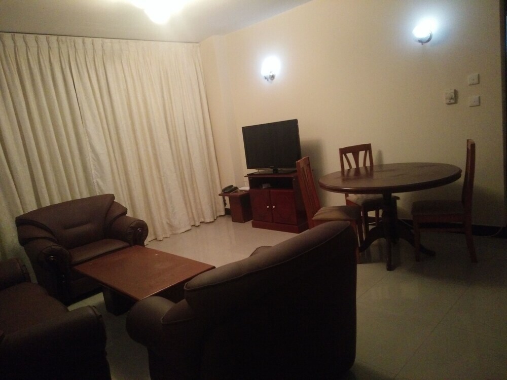Коломбо: Crescatcity Apartments