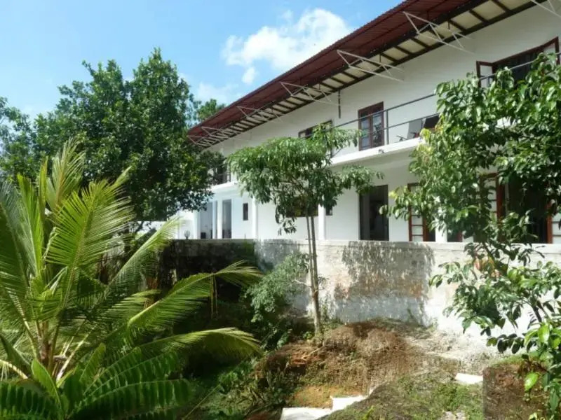 Индурува: Malwatta Hotel Bentota