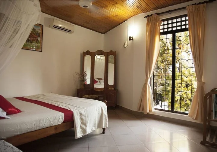 Гора Lavinia: Lavinia Beach Hostel