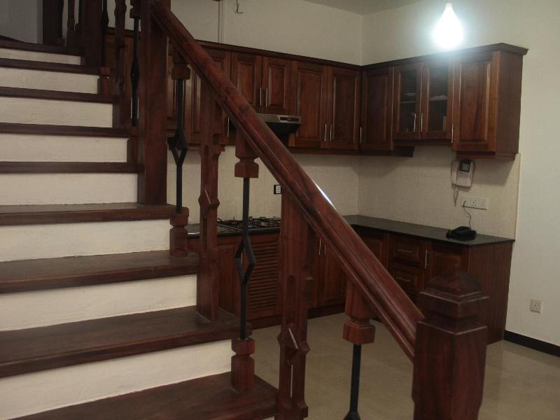 Коломбо: Raja House