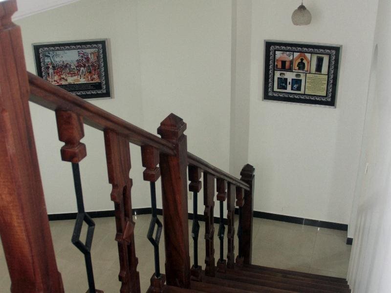 Коломбо: Raja House