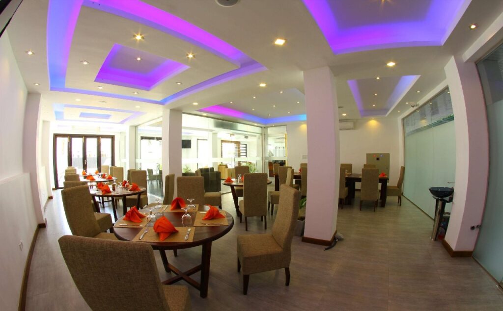 Унаватуна: Saffron Hotel