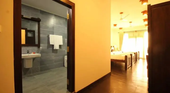 Унаватуна: Saffron Hotel