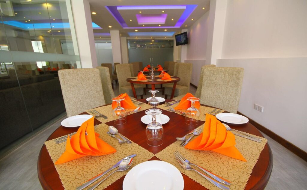 Унаватуна: Saffron Hotel
