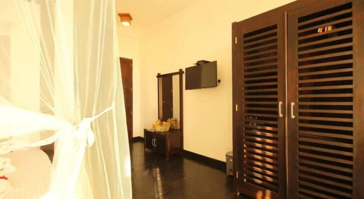 Унаватуна: Saffron Hotel