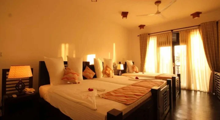 Унаватуна: Saffron Hotel