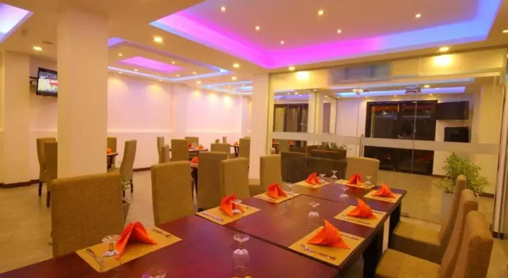 Унаватуна: Saffron Hotel