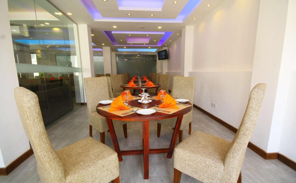 Унаватуна: Saffron Hotel