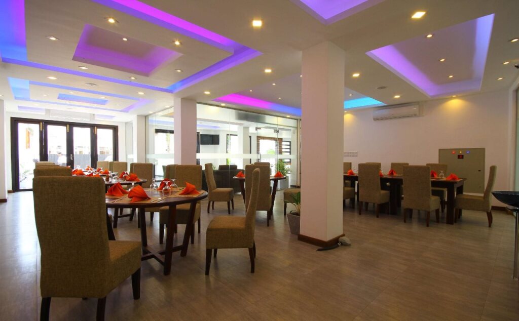Унаватуна: Saffron Hotel