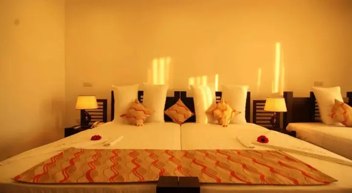 Унаватуна: Saffron Hotel