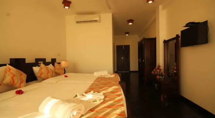 Унаватуна: Saffron Hotel