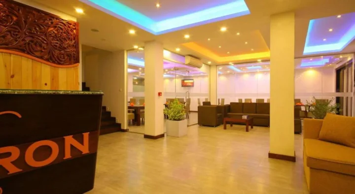 Унаватуна: Saffron Hotel