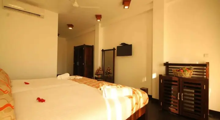 Унаватуна: Saffron Hotel