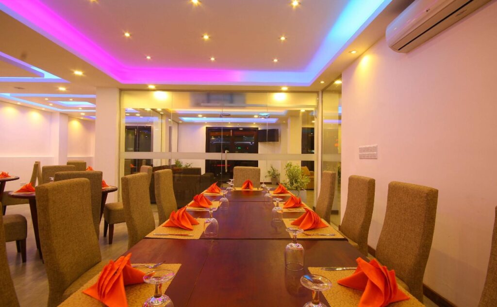 Унаватуна: Saffron Hotel