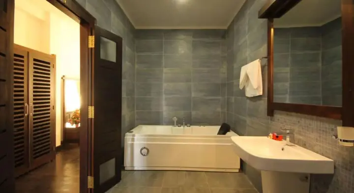 Унаватуна: Saffron Hotel