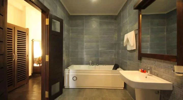 Унаватуна: Saffron Hotel