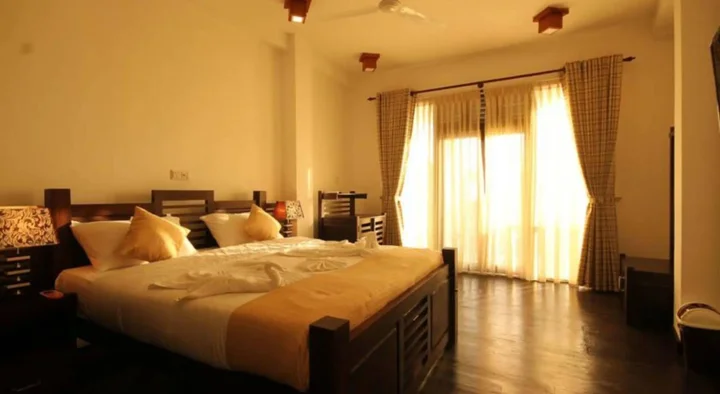 Унаватуна: Saffron Hotel