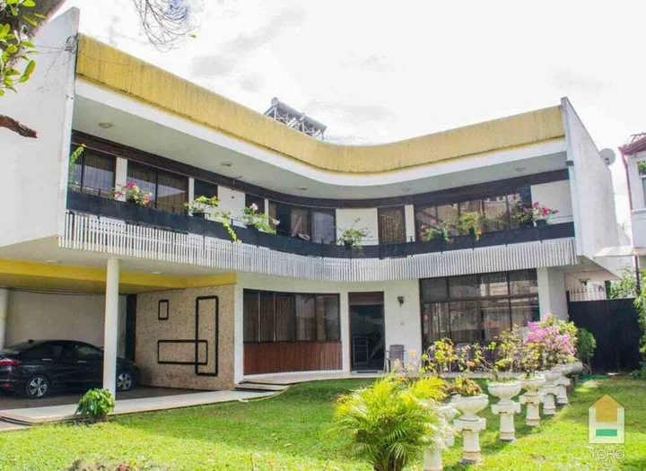 Гора Lavinia: Yoho Hotel Road