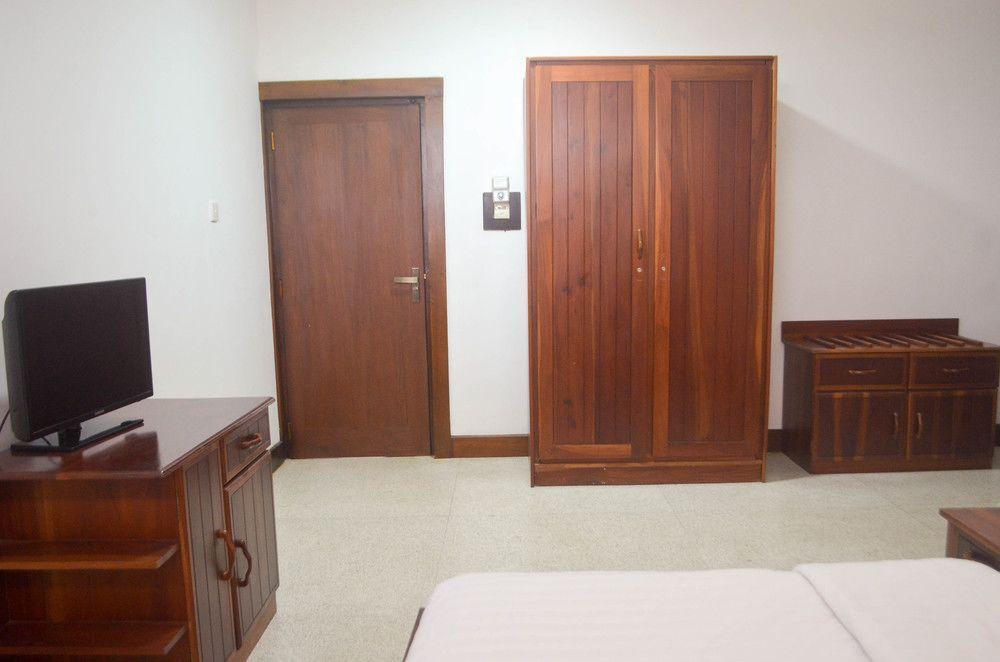 Гора Lavinia: Yoho Hotel Road
