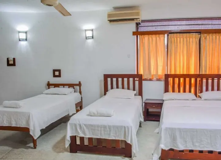 Гора Lavinia: Yoho Hotel Road