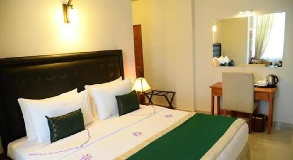Гора Lavinia: Yoho Hotel Road