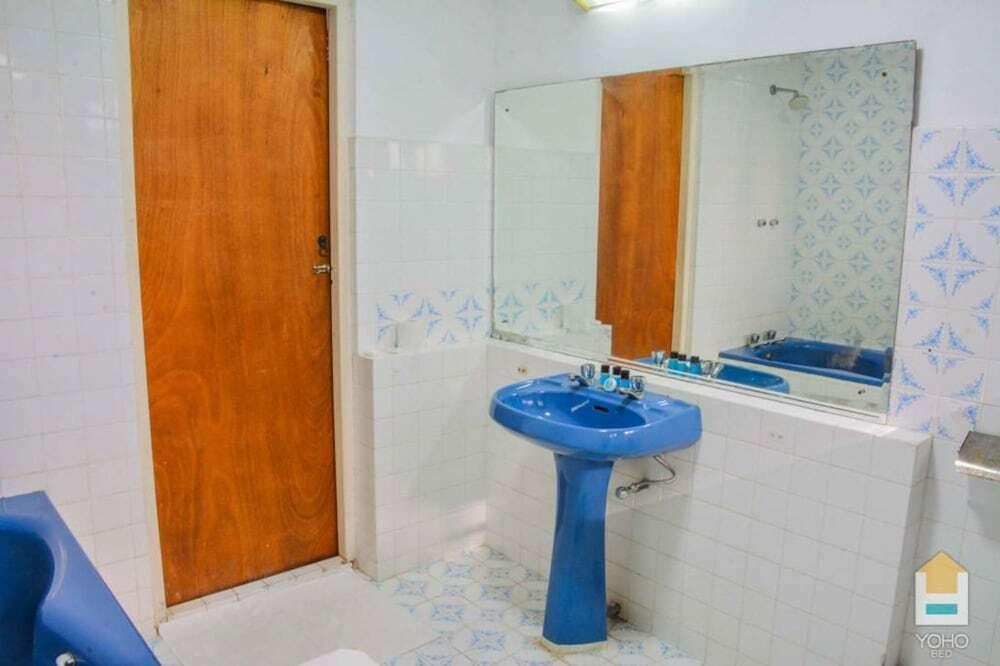Гора Lavinia: Yoho Hotel Road